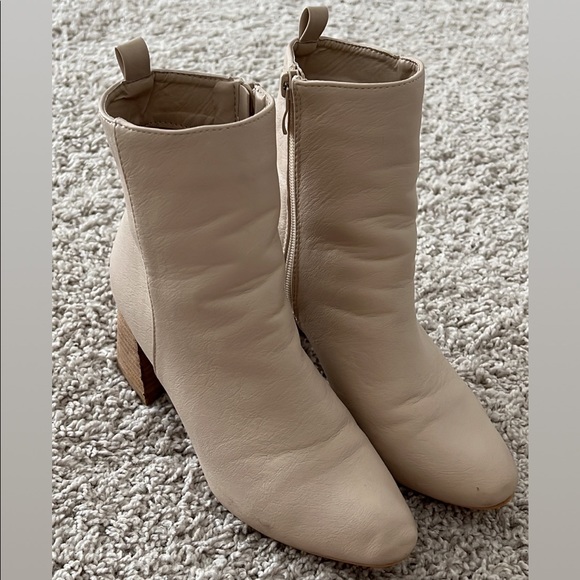 Tan Heeled Boots with side zipper from Buckle - Picture 2 of 2